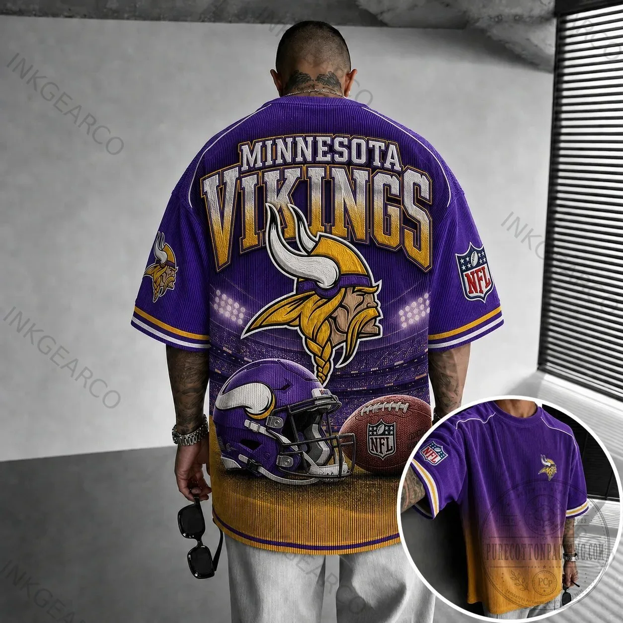 Minnesota Vikings NFL Football Team Stadium Graphic Print Short-Sleeve T-Shirt